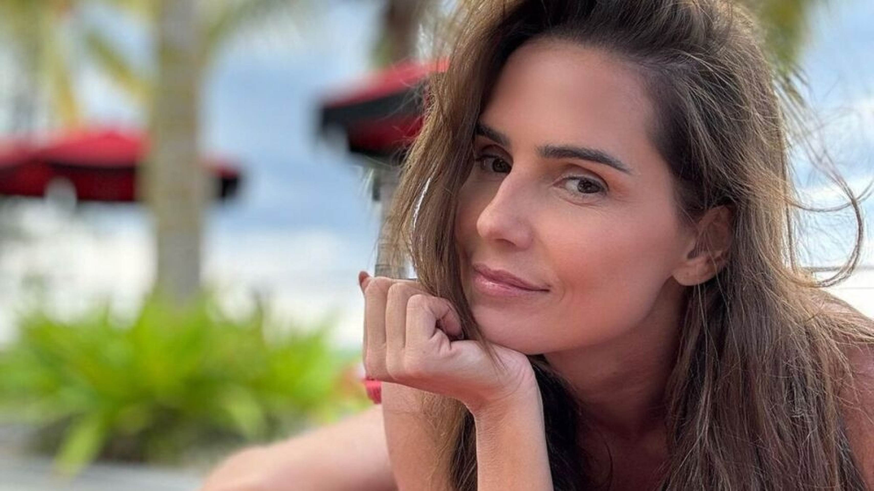 Deborah Secco revela vergonha do próprio corpo: 