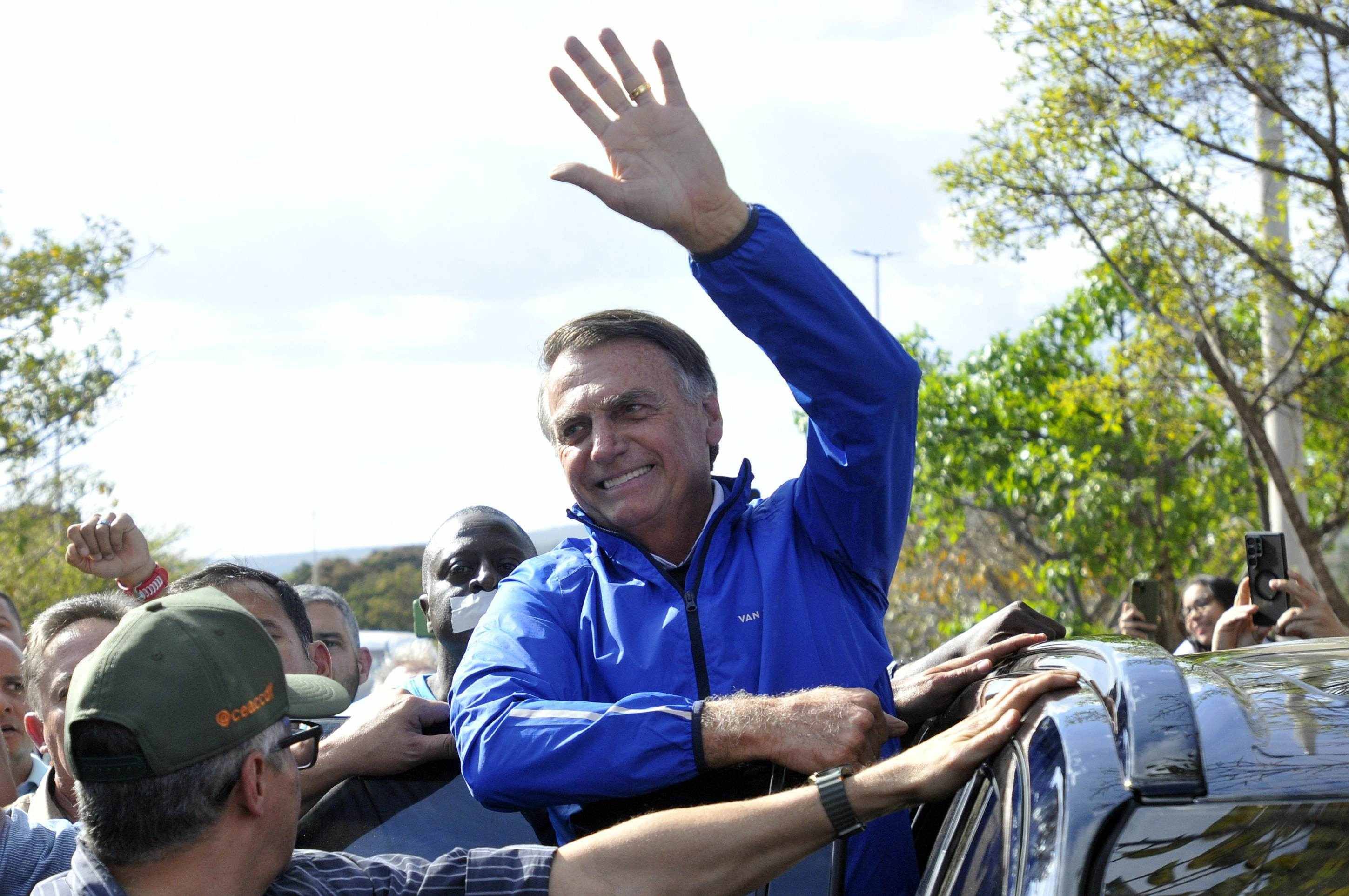 Indiciamento de Bolsonaro e plano de fuga repercutem no exterior
