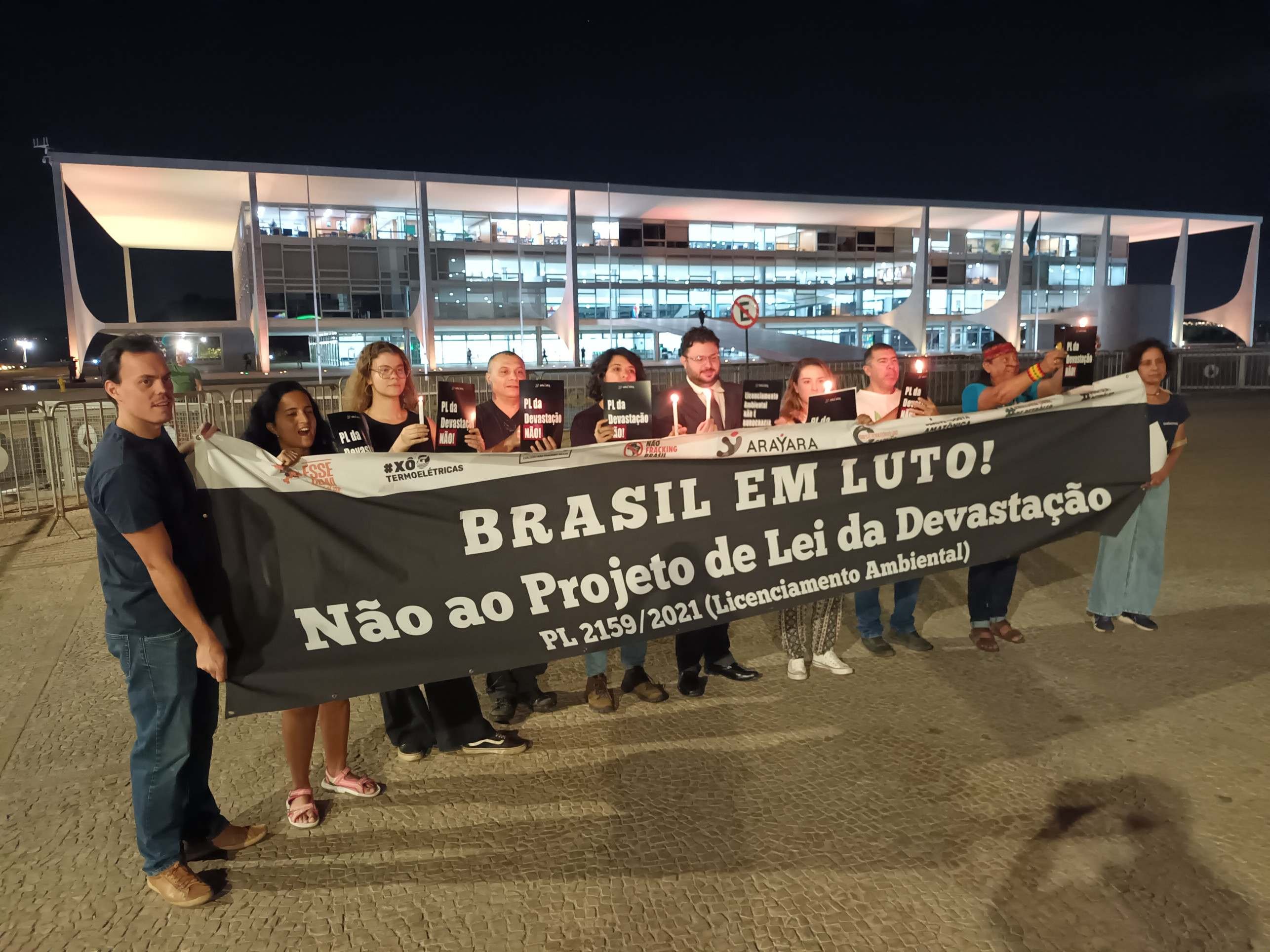 Ambientalistas fazem ato no Planalto pelo veto do PL do licenciamento ambiental