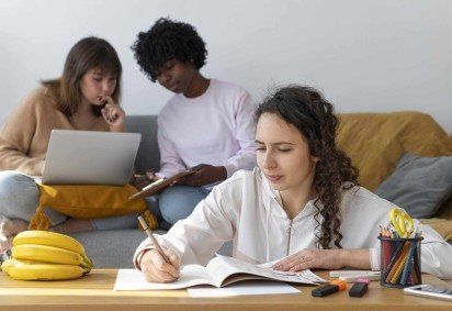Mulheres são maioria em alguns blocos do Concurso, de acordo com levantamento do MGI -  (crédito: Freepik)