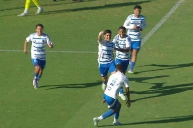 Cruzeiro vence o Flamengo nos pênaltis e avança no Brasileirão Sub-20 - (crédito: Foto: Reprodução / SporTV) Cruzeiro vence o Flamengo nos pênaltis e avança no Brasileirão Sub-20 - (crédito: Foto: Reprodução / SporTV)