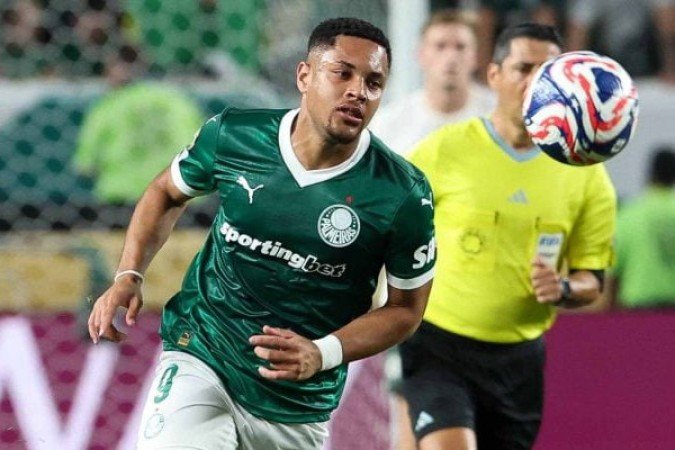 VITOR ROQUE - Apareceu muito pouco na partida. Ainda teve uma primeira oportunidade, mas não conseguiu se destacar ao longo do jogo e deixou o campo sem deixar saudades. Foto: 4,5 - Foto: Cesar Greco/Palmeiras