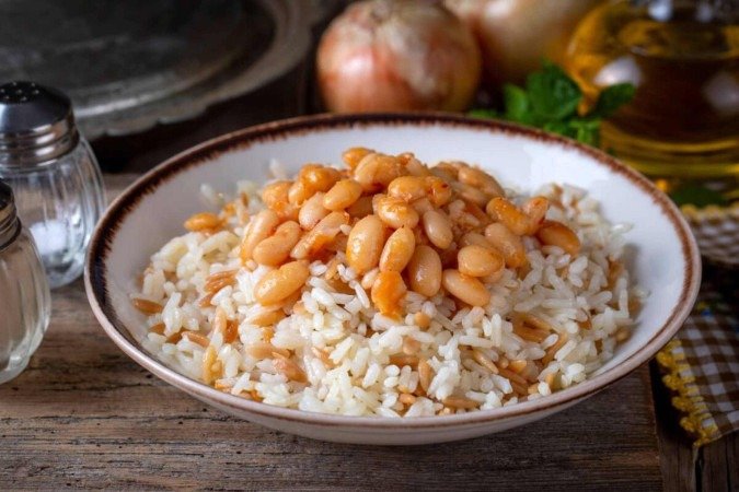 Juntos, o arroz e o feijão formam uma proteína completa (Imagem: Esin Deniz | Shutterstock) - (crédito: EdiCase) Juntos, o arroz e o feijão formam uma proteína completa (Imagem: Esin Deniz | Shutterstock) - (crédito: EdiCase)