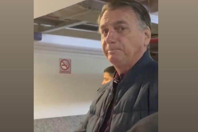 Bolsonaro fala com a imprensa ao chegar à sede do PL, em Brasília, nesta quarta-feira (30/7) - (crédito: Danandra Rocha/CB/DA.Press ) Bolsonaro fala com a imprensa ao chegar à sede do PL, em Brasília, nesta quarta-feira (30/7) - (crédito: Danandra Rocha/CB/DA.Press )