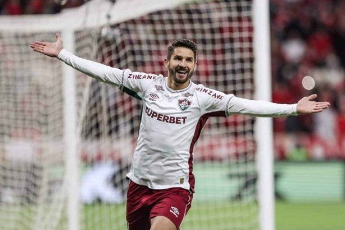 Everaldo marcou duas vezes e garantiu a vitória do Fluminense sobre o Internacional -  (crédito: Foto: Lucas Merçon/Fluminense FC)