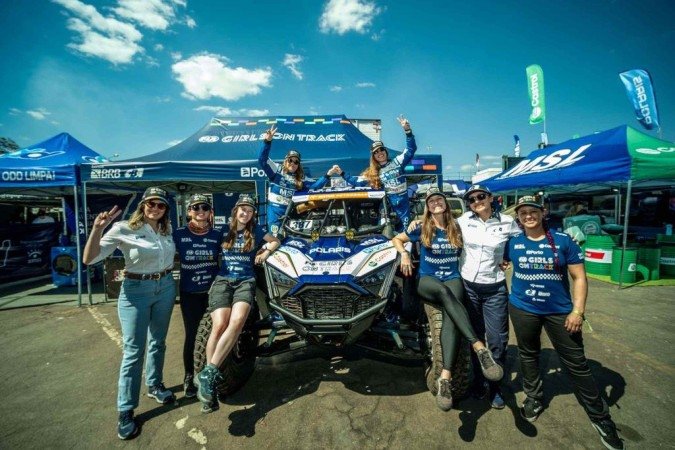 A Equipe FIA Girls on Track Brasil: Bia, Ana Paula, Bárbara, Christina, Raquel, Camila, Rachel e Ana Cristina -  (crédito: Rodrigo Barreto/MSL)