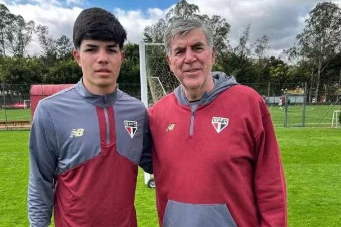 Carlos Ferreira posa com Zetti, ídolo do São Paulo -  (crédito: Foto: Divulgação)