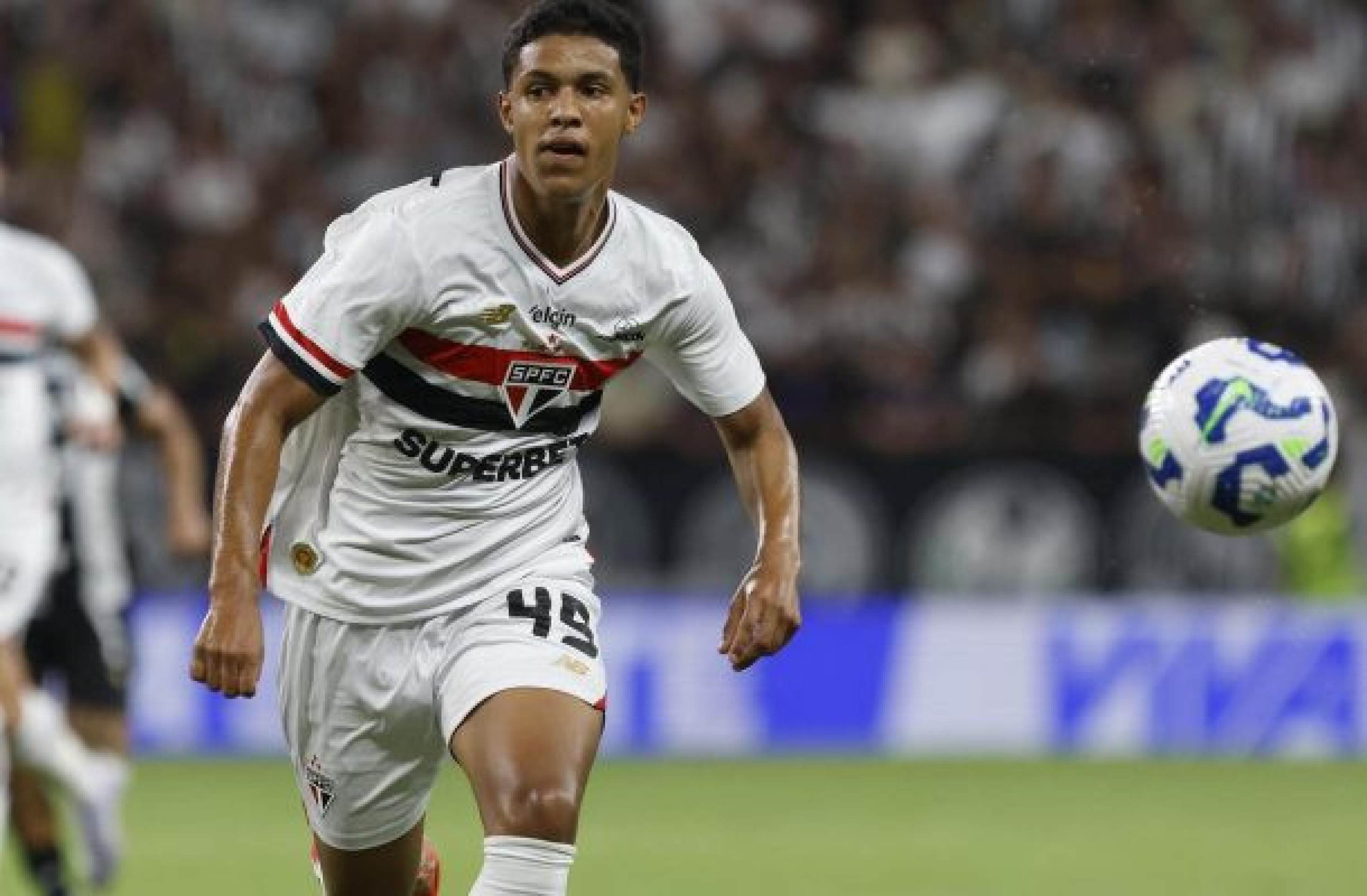 São Paulo: Ryan Francisco passa por cirurgia no joelho e só volta em 2026