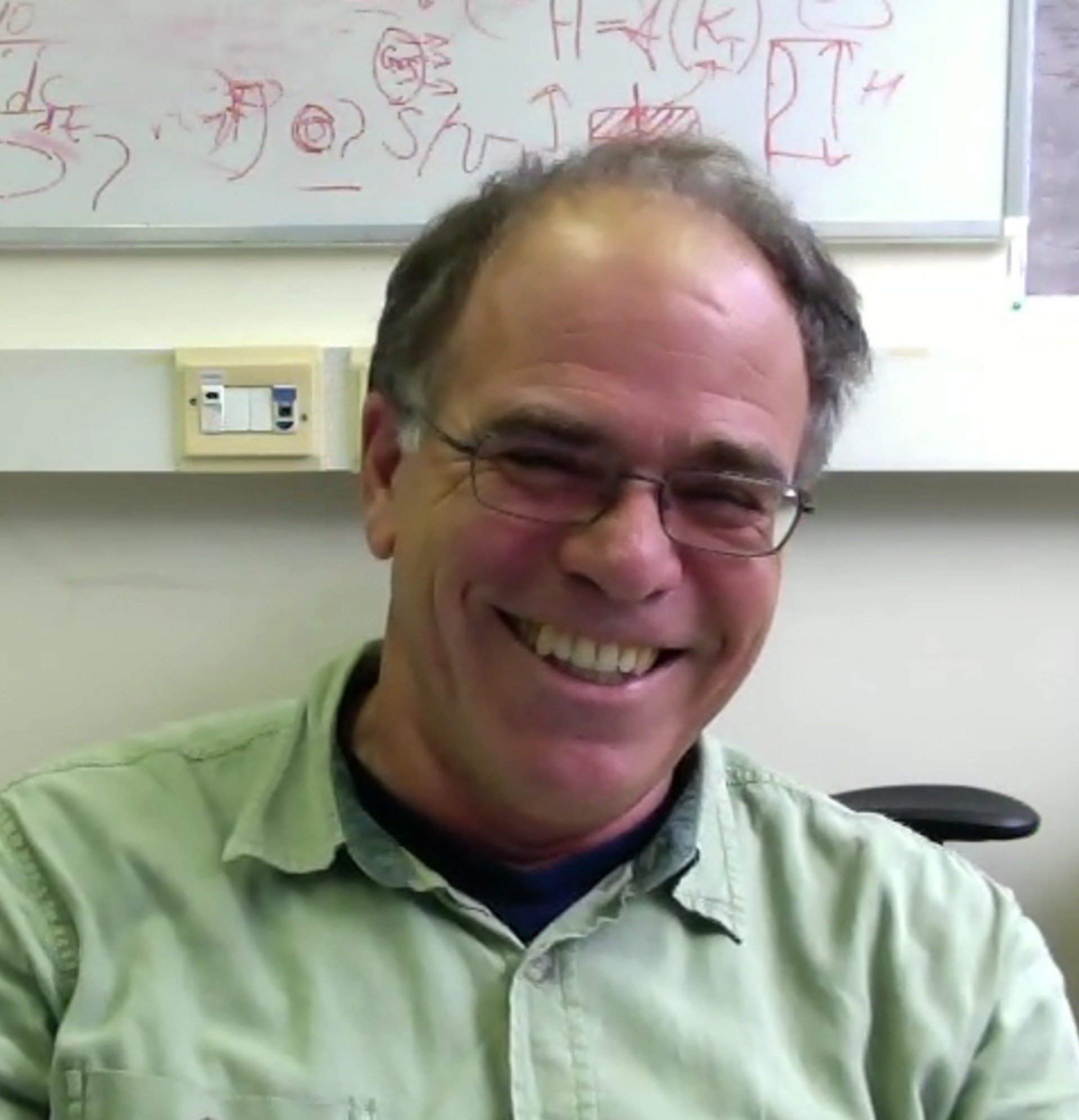 Uri S. ten Brink, geofísico do Serviço Geológico dos Estados Unidos (USGS)