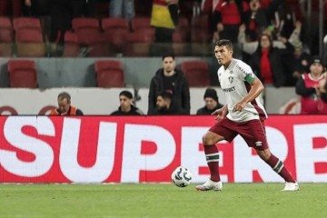 Thiago Silva em ação na vitória do Fluminense sobre o Internacional, no Beira-Rio, pela Copa do Brasil -  (crédito: Foto: Lucas Merçon/Fluminense FC)