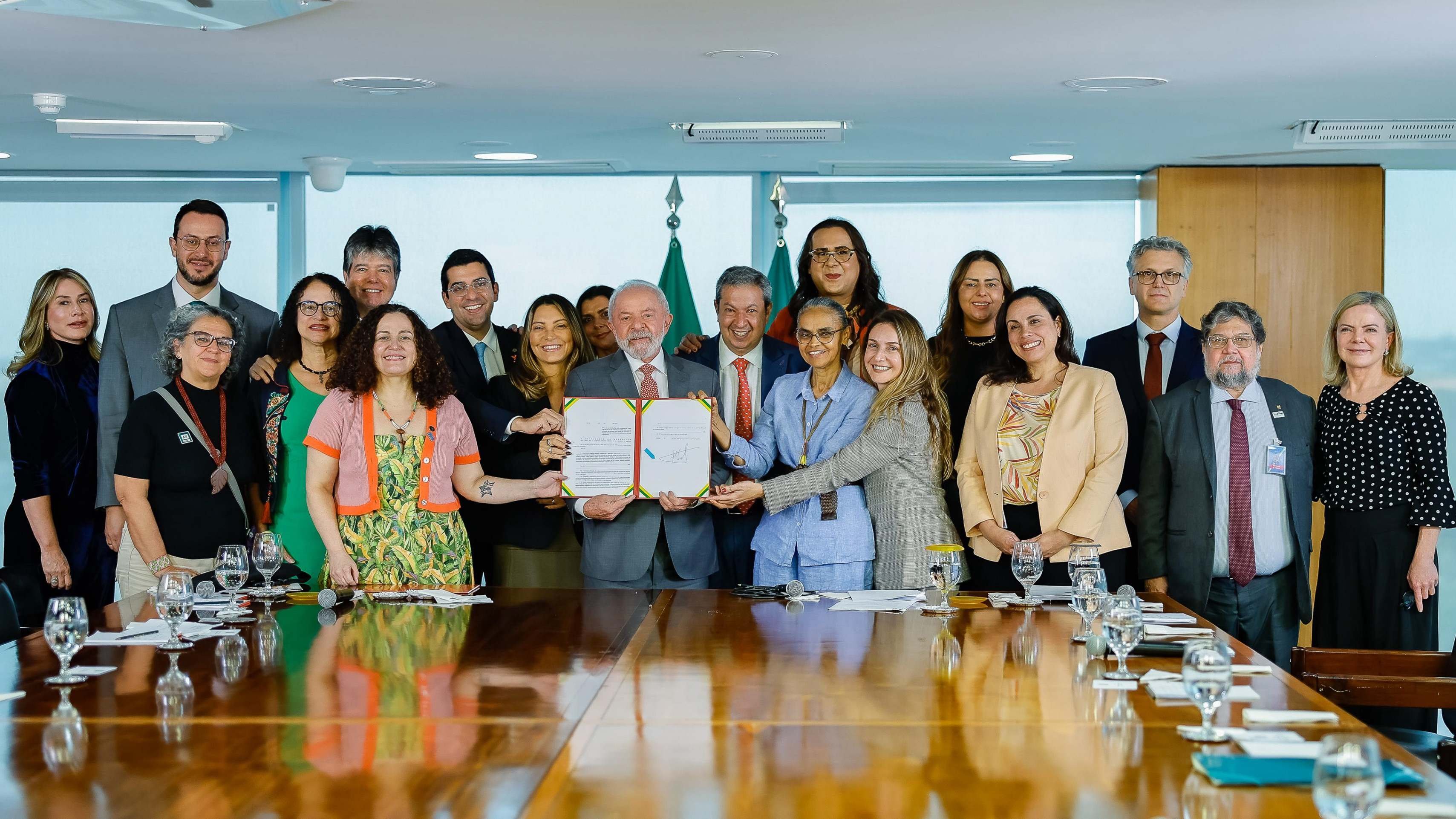 Sanção do Projeto de Lei nº 3.062/2022 dispõe sobre a proibição do uso de animais em ensino, pesquisa e testes com cosméticos, e aumenta multas por infrações