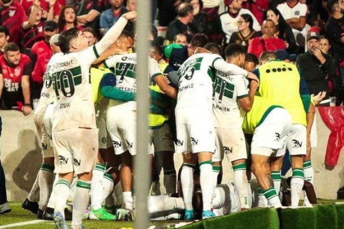 Coxa busca voltar ao caminho dos resultados positivos - (crédito: Foto: JP Pacheco | Coritiba) Coxa busca voltar ao caminho dos resultados positivos - (crédito: Foto: JP Pacheco | Coritiba)