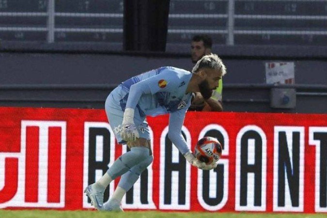 JANDREI - O goleiro teve pouca atuação ao longo do jogo. Fez uma defesa na primeira etapa, mas não conseguiu ir bem no lance do gol, com a bola passando por baixo das suas pernas. Nota: 5,5 - Foto: Rubens Chiri/São Paulo FC