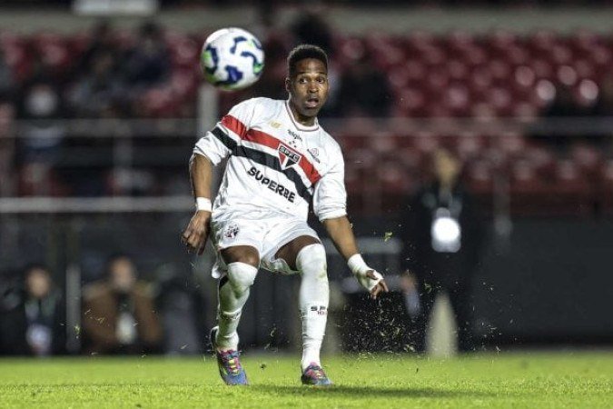 WENDELL - Enquanto estava em campo, apareceu bastante pelo lado esquerdo, mas deu um susto na equipe, em um lance que poderia receber o cartão vermelho. Se machucou com 15 minutos e teve que deixar o campo. Nota: 5 - Foto: Rubens Chiri/São Paulo FC