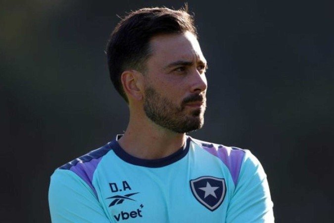 Comandante italiano visitou o Forte de Copacabana com toda a sua comissão técnica no Botafogo - (crédito: Foto: Reprodução / Instagram) Comandante italiano visitou o Forte de Copacabana com toda a sua comissão técnica no Botafogo - (crédito: Foto: Reprodução / Instagram)