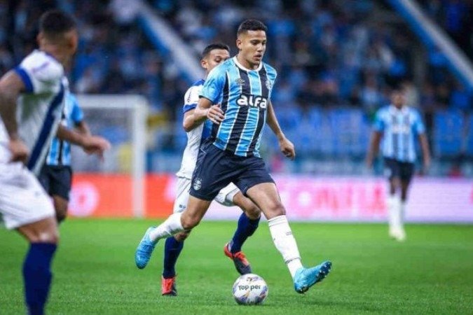 João Pedro (esquerda) e Cuéllar (direita) continuam na fase de recuperação de lesões. Gustavo Martins será desfalque por contusão muscular na coxa - (crédito: Fotos: Lucas Uebel / Grêmio FBPA) João Pedro (esquerda) e Cuéllar (direita) continuam na fase de recuperação de lesões. Gustavo Martins será desfalque por contusão muscular na coxa - (crédito: Fotos: Lucas Uebel / Grêmio FBPA)