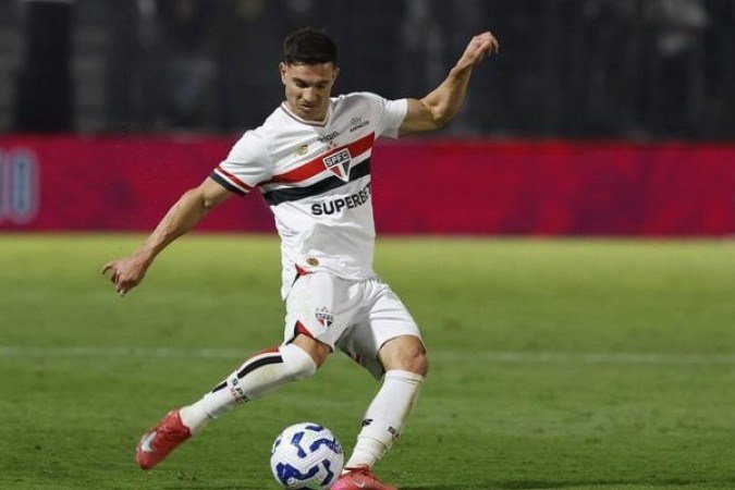 CÉDRIC SOARES - O português até conseguiu aparecer bem para o jogo ao longo da primeira etapa, mas não conseguiu ser efetivo. Teve pouca influência no ataque tricolor e ainda perdeu a posse de bola em várias oportunidades. Nota: 5 - Foto: Rubens Chiri/São Paulo FC