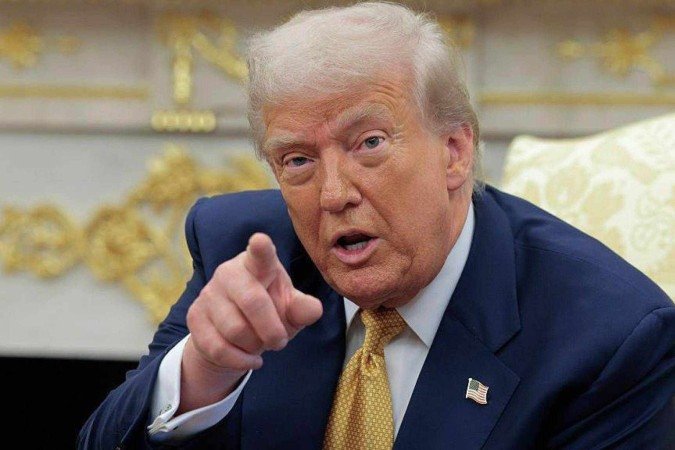 Governo Trump retirou verba de estudos que produziam vacina baseadas em RNA mensageiro - (crédito: SALVATORE DI NOLFI/EPA/Shutterstock) Governo Trump retirou verba de estudos que produziam vacina baseadas em RNA mensageiro - (crédito: SALVATORE DI NOLFI/EPA/Shutterstock)