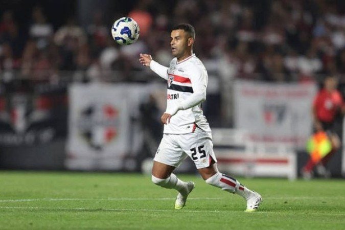 ALISSON - Entrou ao longo da segunda etapa de acordo com o revezamento do setor. Teve uma atuação mais discreta, porém transmitindo a segurança e determinação que o torcedor conhece. Nota: 5,5 - Foto: Rubens Chiri/São Paulo FC