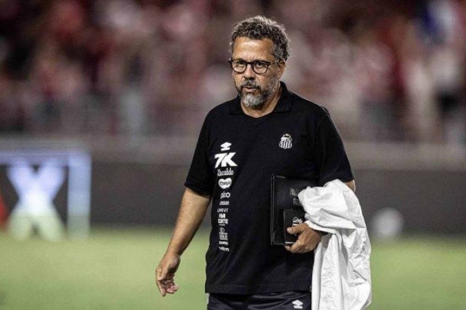 Cleber Xavier vive momento de pressão no Santos -  (crédito: Foto: Raul Baretta/ Santos FC)