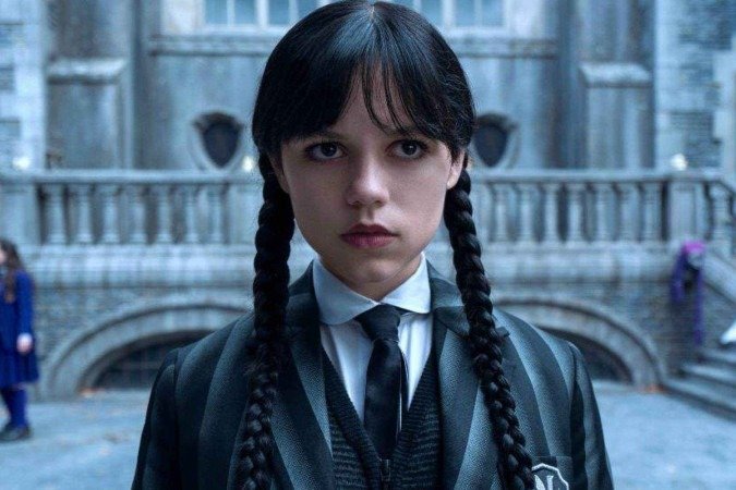 A família de Wandinha, principalmente seus pais, Mortícia e Gomez, ganham mais espaço na segunda temporada da série - (crédito: Netflix) A família de Wandinha, principalmente seus pais, Mortícia e Gomez, ganham mais espaço na segunda temporada da série - (crédito: Netflix)
