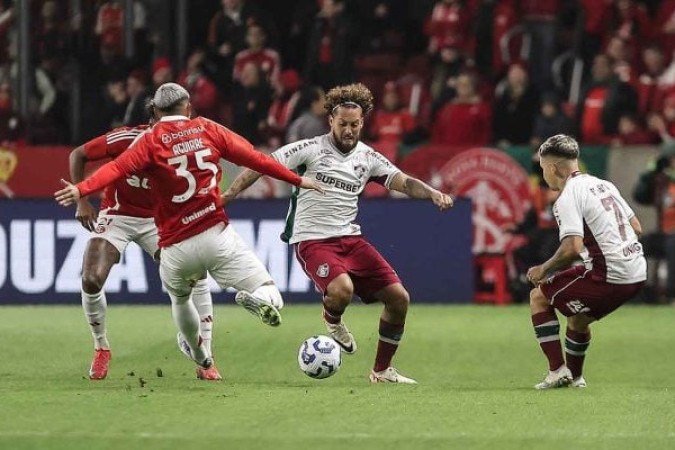 GUGA - Mostrou confiança e cumpriu bem o seu papel na defesa. Ao todo, fez sete cortes e seis interceptações, além de dois desarmes. Já no ataque, foi mais discreto. NOTA: 6,5 - Foto: Lucas Merçon/Fluminense