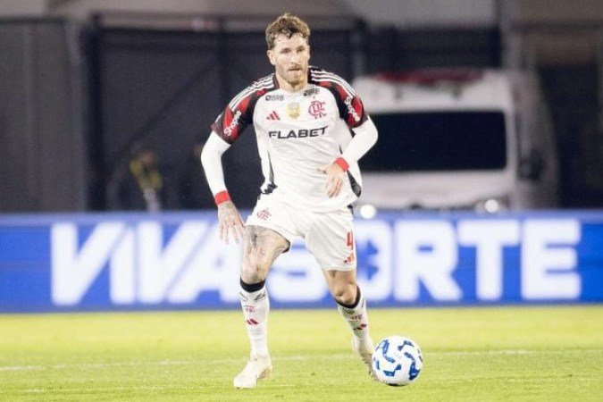 LÉO PEREIRA - Falhou feio no gol do Atlético ao errar um passe para Ortiz, o que acabou deixando Cuello sozinho com Rossi. Antes e depois do fatídico lance, já havia errado bastante na marcação. Não esteve nos melhores dos seus dias, mas segue com prestígio - Nota 4,0 - Adriano Fontes/Flamengo