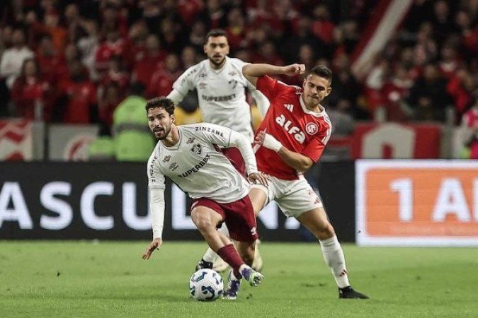 MARTINELLI - Mostrou o bom futebol apresentado no Mundial de Clubes. Foi bem nas ações defensivas e ocupou quase todos os espaços no meio-campo, contribuindo tanto na defesa, quanto no ataque.. NOTA: 6,5 - Foto: Lucas Merçon/Fluminense