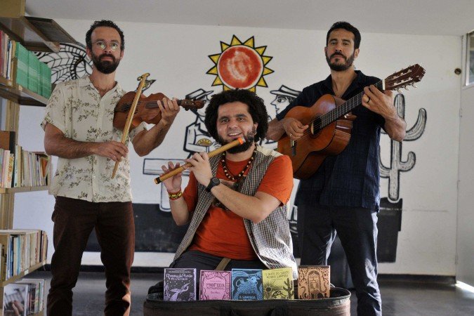 Um dos traços do cordel é combinar elementos musicais às apresentações literárias