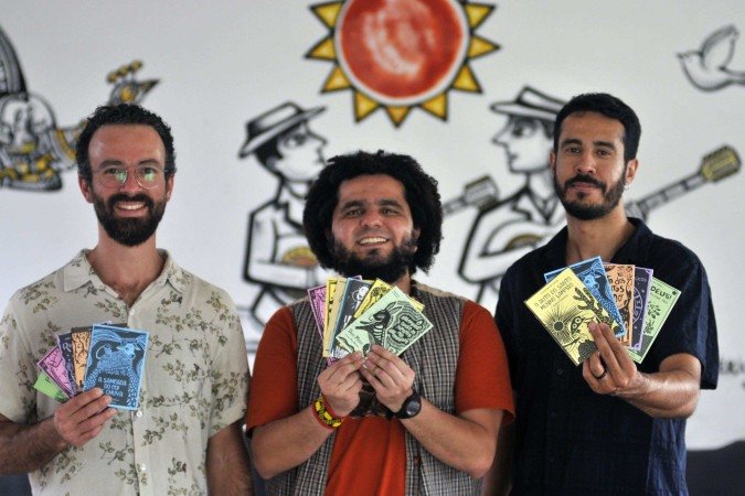  Fernando Cheflera (esquerda), Davi Mello (meio) e Sabiá Canuto (direita) integram o coletivo Passarema