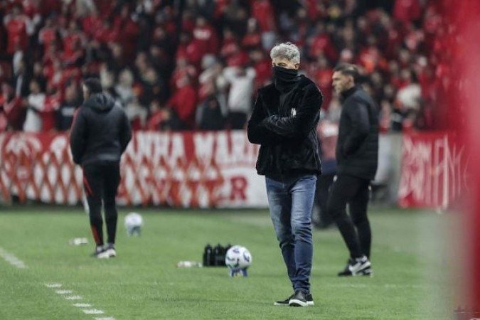 RENATO GAÚCHO - O Fluminense se comportou muito bem, tanto na defesa, quanto no ataque. O sistema defensivo sofreu pouco, apesar do gol sofrido, e não permitiu o Inter transformar o volume em chances claras. Já o ataque, explorou bem os espaços e levou bastante perigo. NOTA: 7,5 - Foto: Lucas Merçon/Fluminense