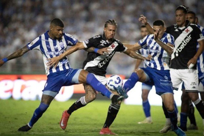 João Victor em ação com a camisa do Vasco diante do CSA em Maceió -  (crédito: Foto: Matheus Lima/Vasco)