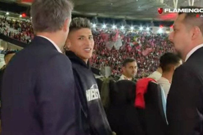 Carrscal marca presença no Maracanã para acompanha Flamengo x Atlético - (crédito: Foto: Reprodução de TV) Carrscal marca presença no Maracanã para acompanha Flamengo x Atlético - (crédito: Foto: Reprodução de TV)