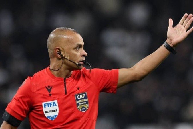 Arbitragem do dérbi foi protagonista na Neo Química Arena - (crédito: Foto: Cesar Greco/Palmeiras) Arbitragem do dérbi foi protagonista na Neo Química Arena - (crédito: Foto: Cesar Greco/Palmeiras)