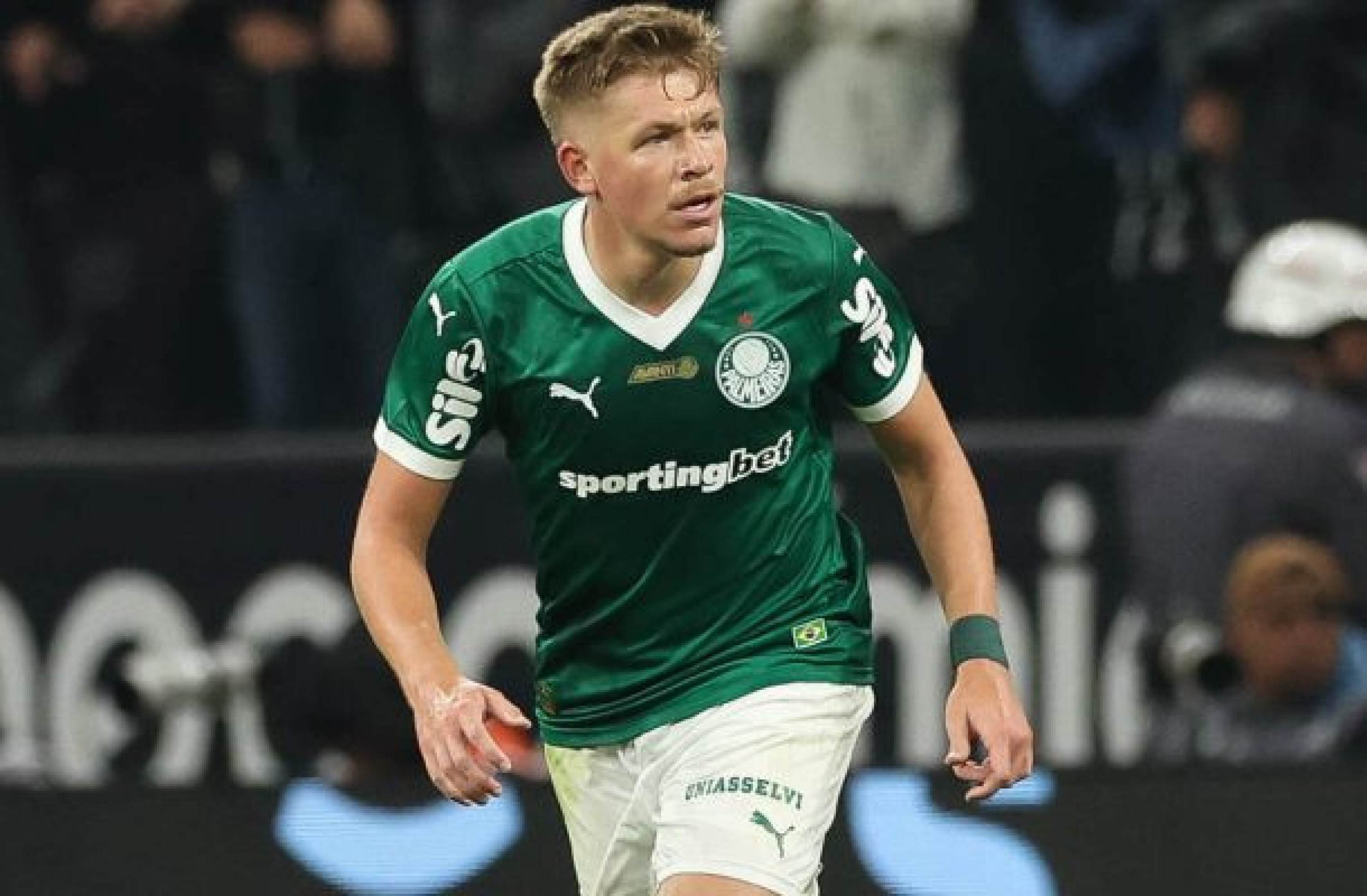 Palmeiras confirma edema na coxa de Bruno Fuchs e monitora zagueiro