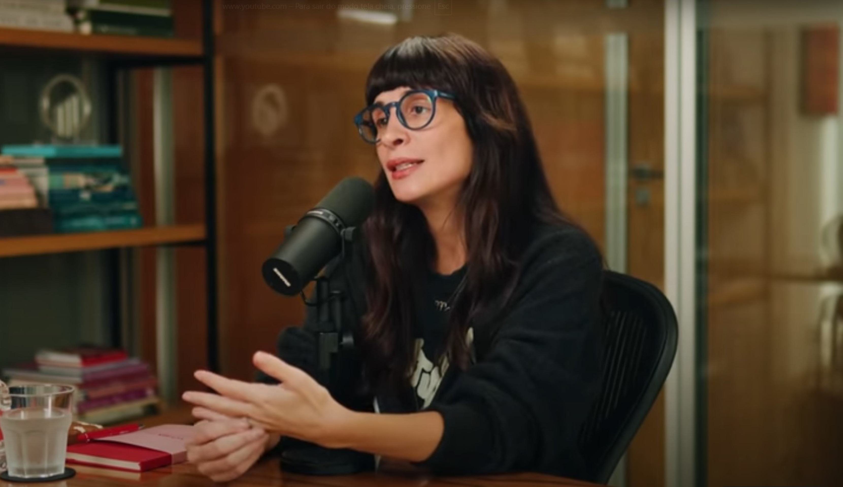 Apresentadora viraliza após confundir podcasts e parar no programa errado