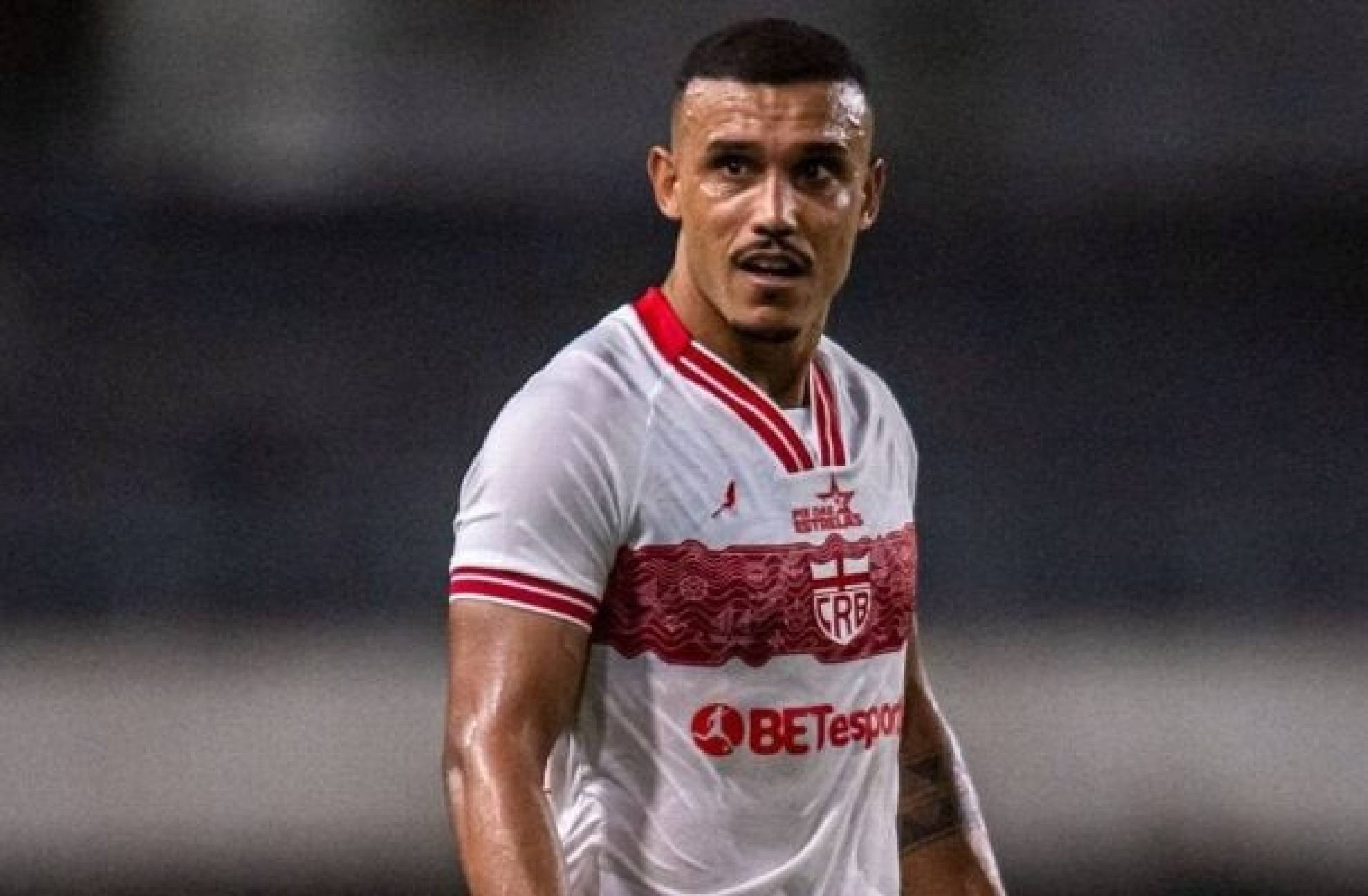 Pottker responde Fagner e segue embate: ???Já quebrou a perna de um jogador???