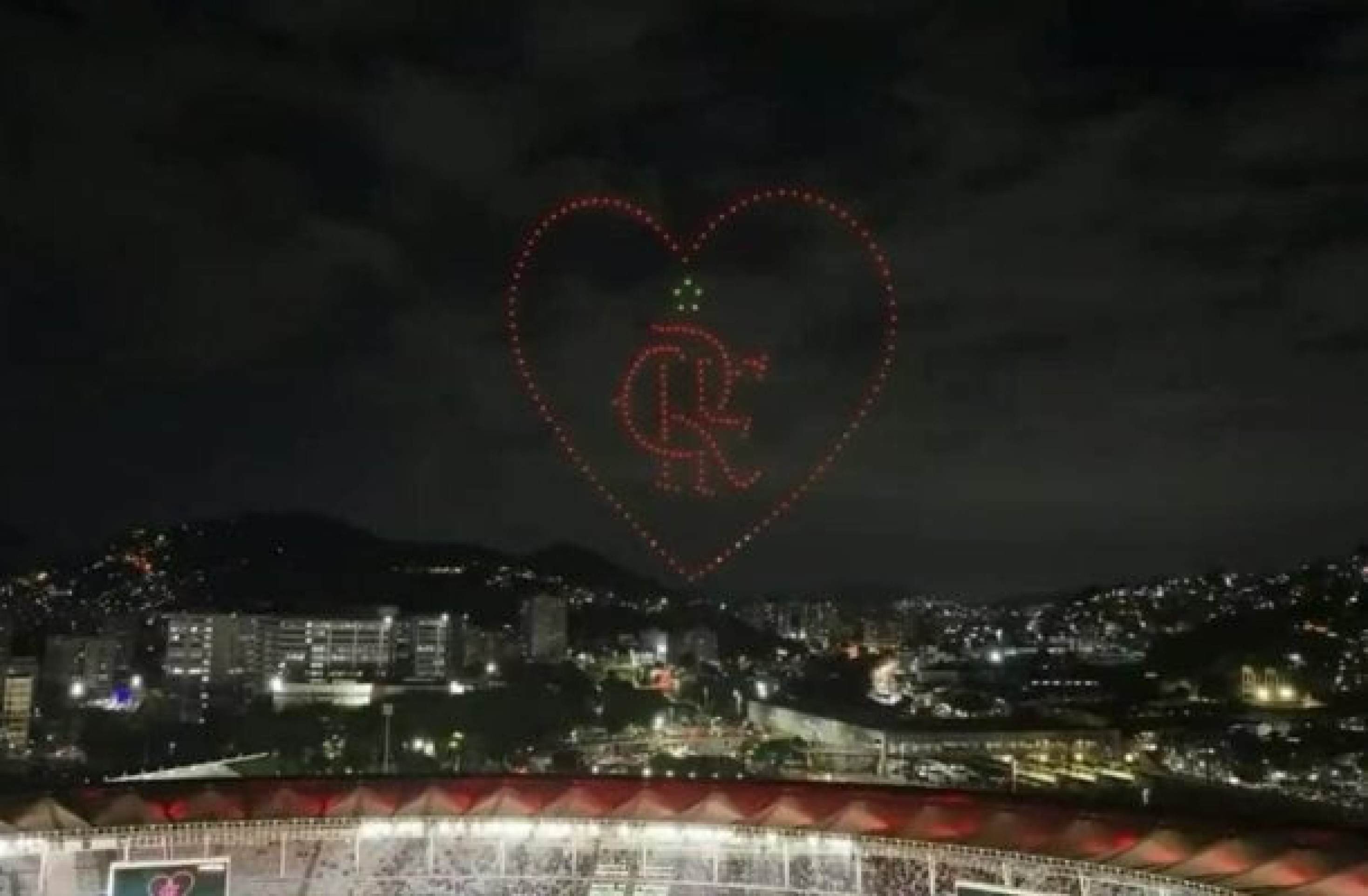 Patrocinadora do Flamengo faz show de drones no Maracanã