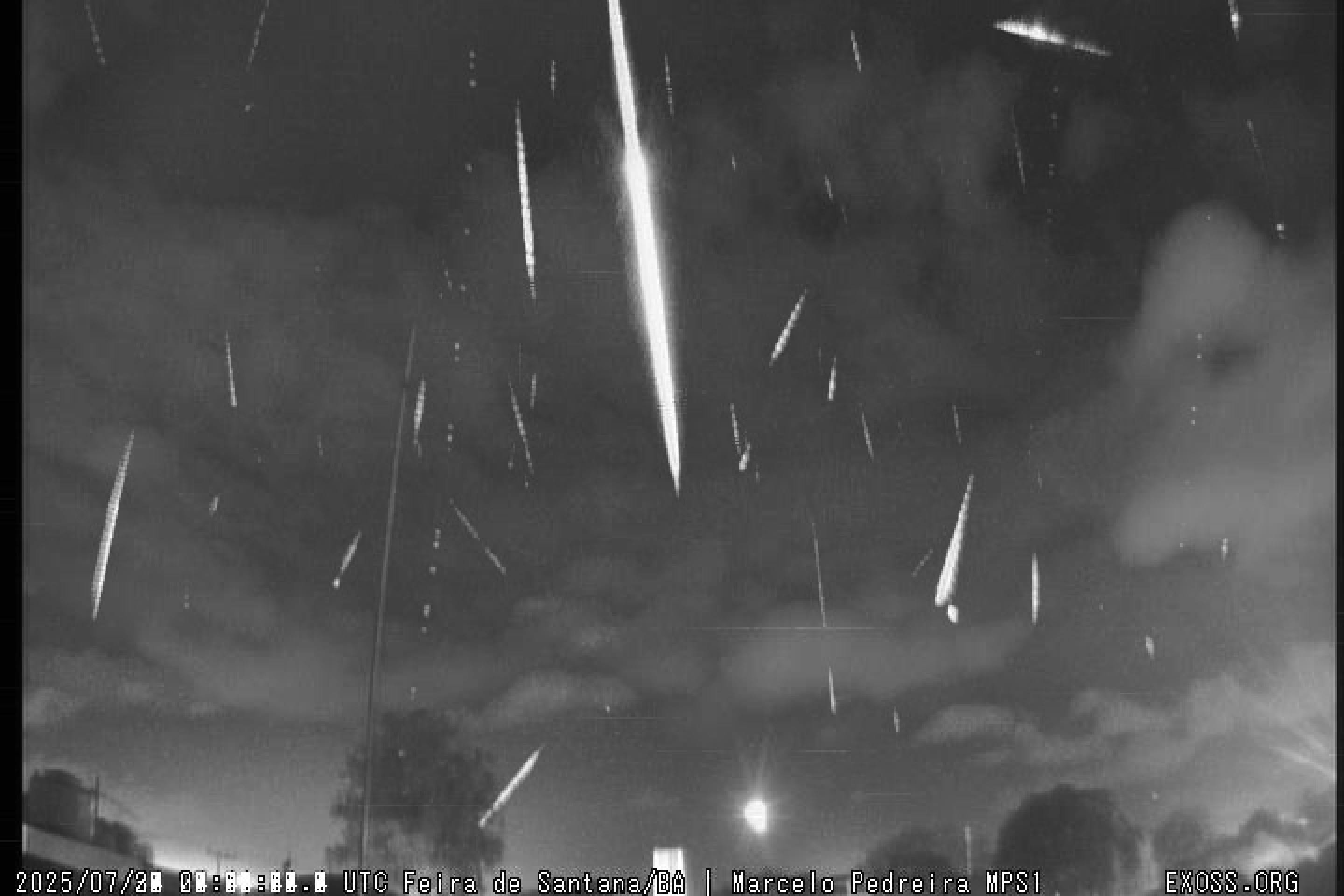 Registros da chuva de meteoros Delta Aquáridas em Feira de Santana (BA)