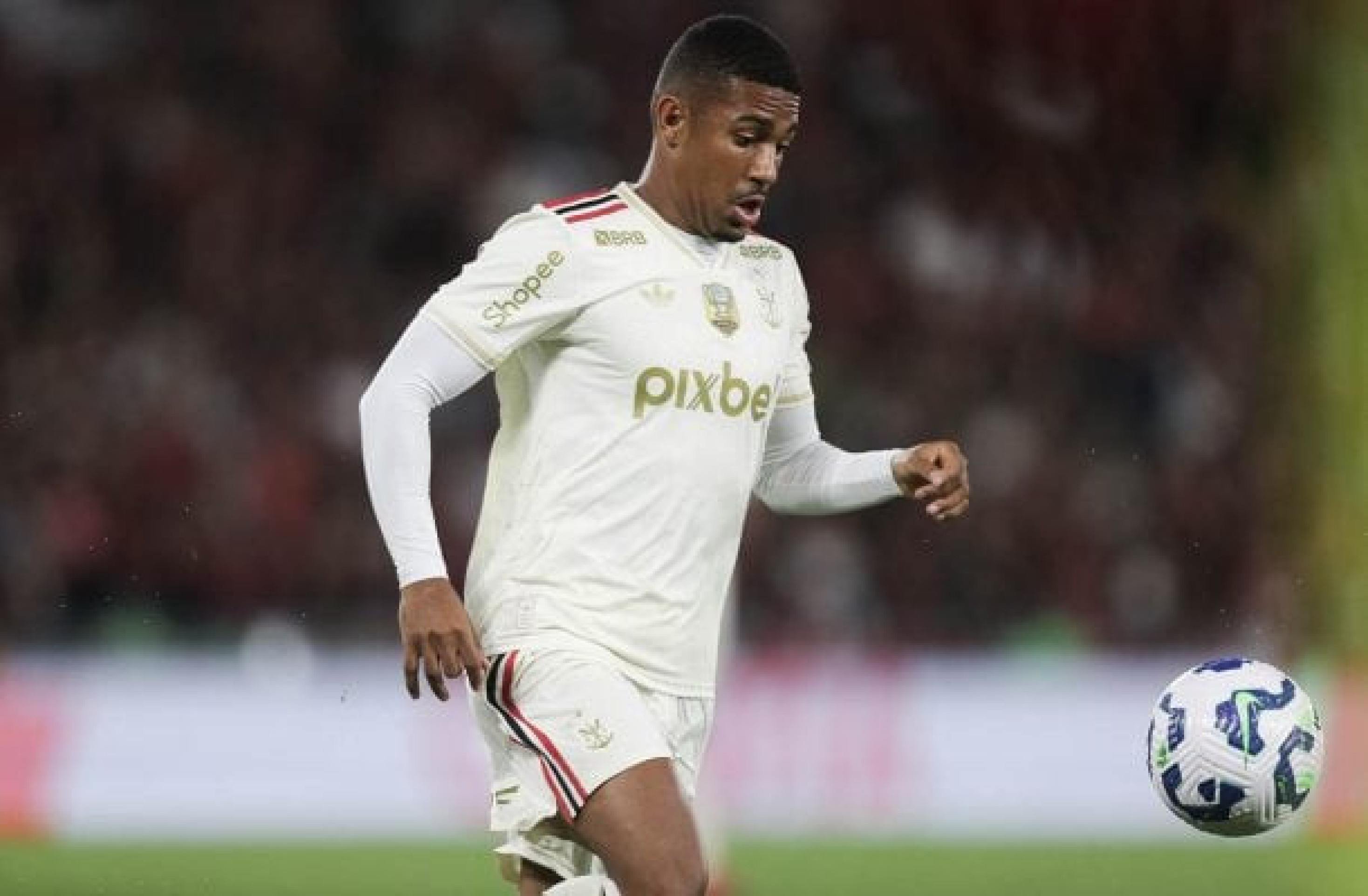 Jornal espanhol exalta estreia de Samuel Lino pelo Flamengo: ‘Intenso e ousado’