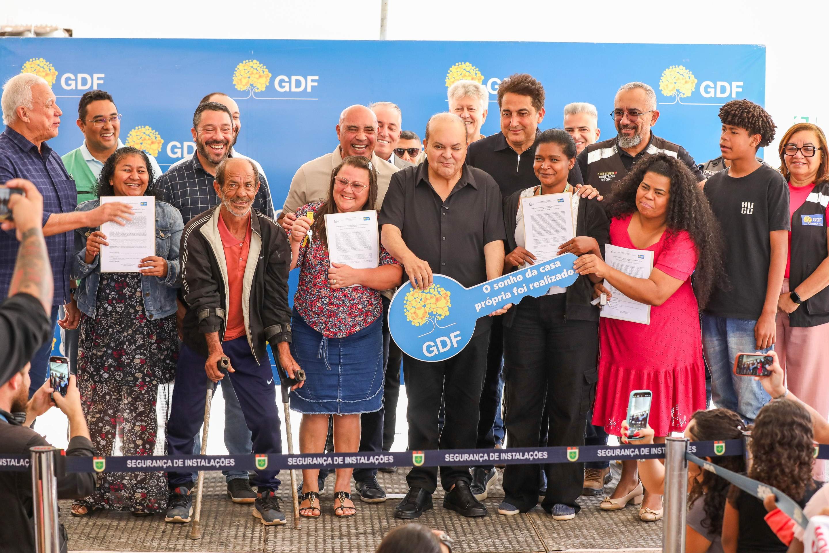 Famílias vulneráveis recebem a casa própria no Sol Nascente