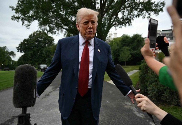  Respostas de Trump à imprensa sobre Lula, nos jardins da Casa Branca, foram seguidas de postagem do presidente brasileiro -  (crédito:  AFP)