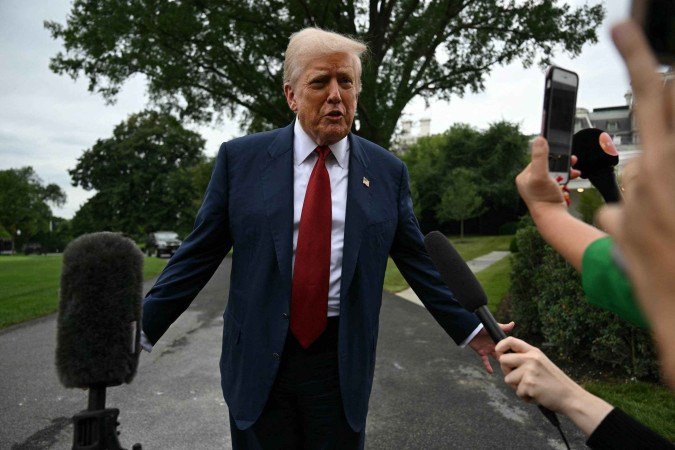  Respostas de Trump à imprensa sobre Lula, nos jardins da Casa Branca, foram seguidas de postagem do presidente brasileiro -  (crédito:  AFP)