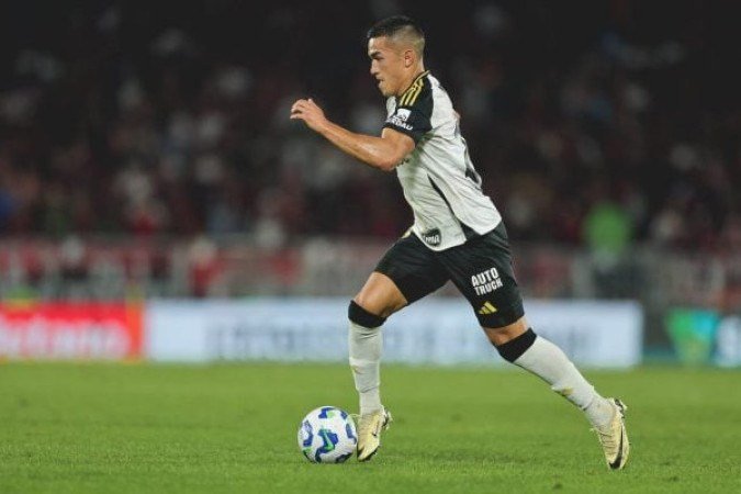 CUELLO - Insistente! Brigou por cada palmo do campo, apesar de perder duas oportunidades. No entanto, presenteado por Léo Pereira, enfim, rompeu os portões da cidadela rubro-negra - NOTA: 7,0 - Foto: Pedro Souza/Atlético 