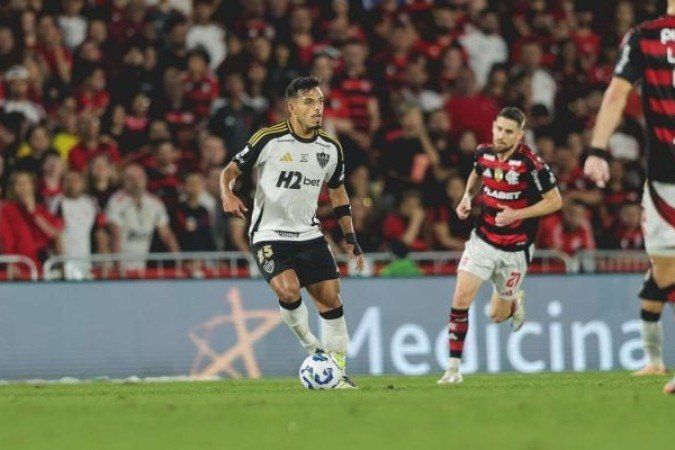 MENINO - Não rendeu centralizado. Ficou meio sem função. Ao sair pela direita, participou mais do clássico e disparou alguns chutes - NOTA: 6,0 - Foto: Pedro Souza/Atlético 