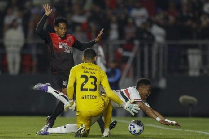 Wendell sofre lesão na coxa e vira desfalque no São Paulo - (crédito: Foto: Rubens Chiri e Miguel Schincariol/Saopaulofc.net) Wendell sofre lesão na coxa e vira desfalque no São Paulo - (crédito: Foto: Rubens Chiri e Miguel Schincariol/Saopaulofc.net)