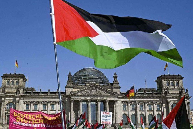 O Acordo de Reparações entre Israel e a República Federal da Alemanha (na época, Alemanha Ocidental) foi assinado em Luxemburgo, no ano de 1952, e entrou em vigor no ano seguinte. - (crédito: Getty Images) O Acordo de Reparações entre Israel e a República Federal da Alemanha (na época, Alemanha Ocidental) foi assinado em Luxemburgo, no ano de 1952, e entrou em vigor no ano seguinte. - (crédito: Getty Images)