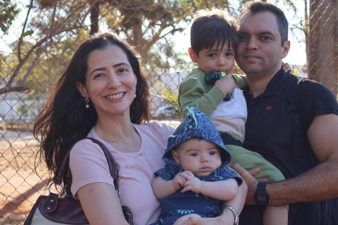  01/08/2025 Bruna Gaston CB/DA Press. Aleitamento materno, Isabela Medeiros e marido SebastiÃ£o Medeiros com seus Rafael e Matheus
      