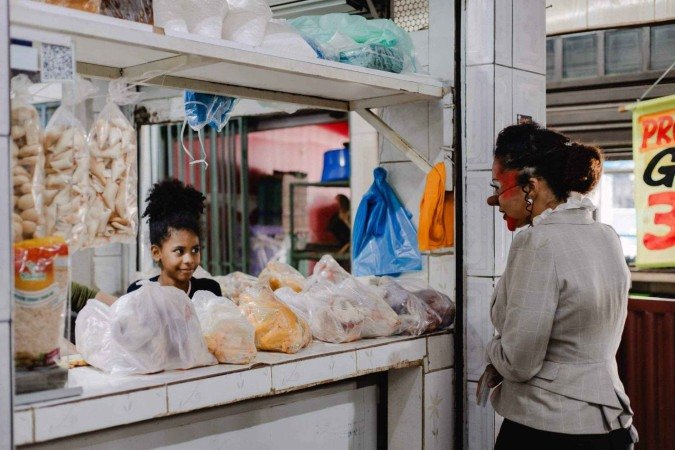 Artistas, nas intervenções de cerca de uma hora, circulam por espaços púlicos e aproveitam situações cômicas desses lugares -  (crédito: Jéssica Laranja)