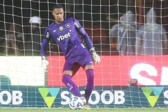 John em ação com a camisa do Botafogo na temporada - (crédito: Foto: Vitor Silva/Botafogo) John em ação com a camisa do Botafogo na temporada - (crédito: Foto: Vitor Silva/Botafogo)